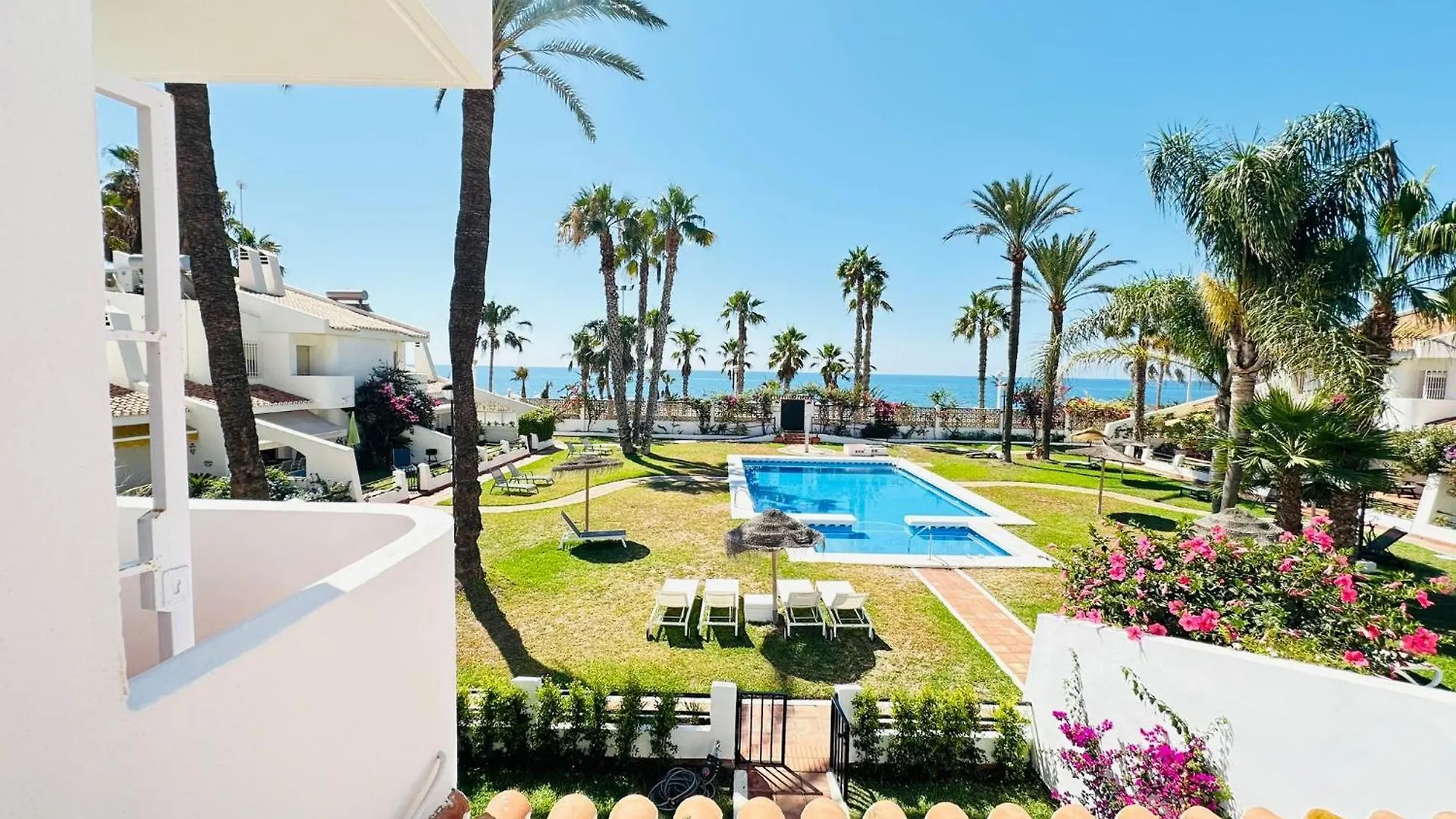 Luxury Seaside Trainas - Inspiracion A Pie Del Mediterraneo Caleta De Velez Spain